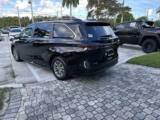 2026 Toyota Sienna XLE photo 34
