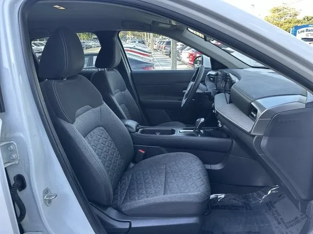 2025 Nissan Kicks SV photo 29