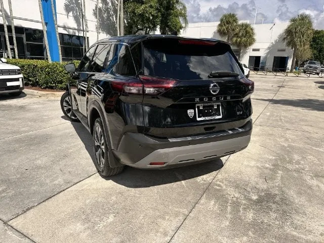 2021 Nissan Rogue SV photo 12