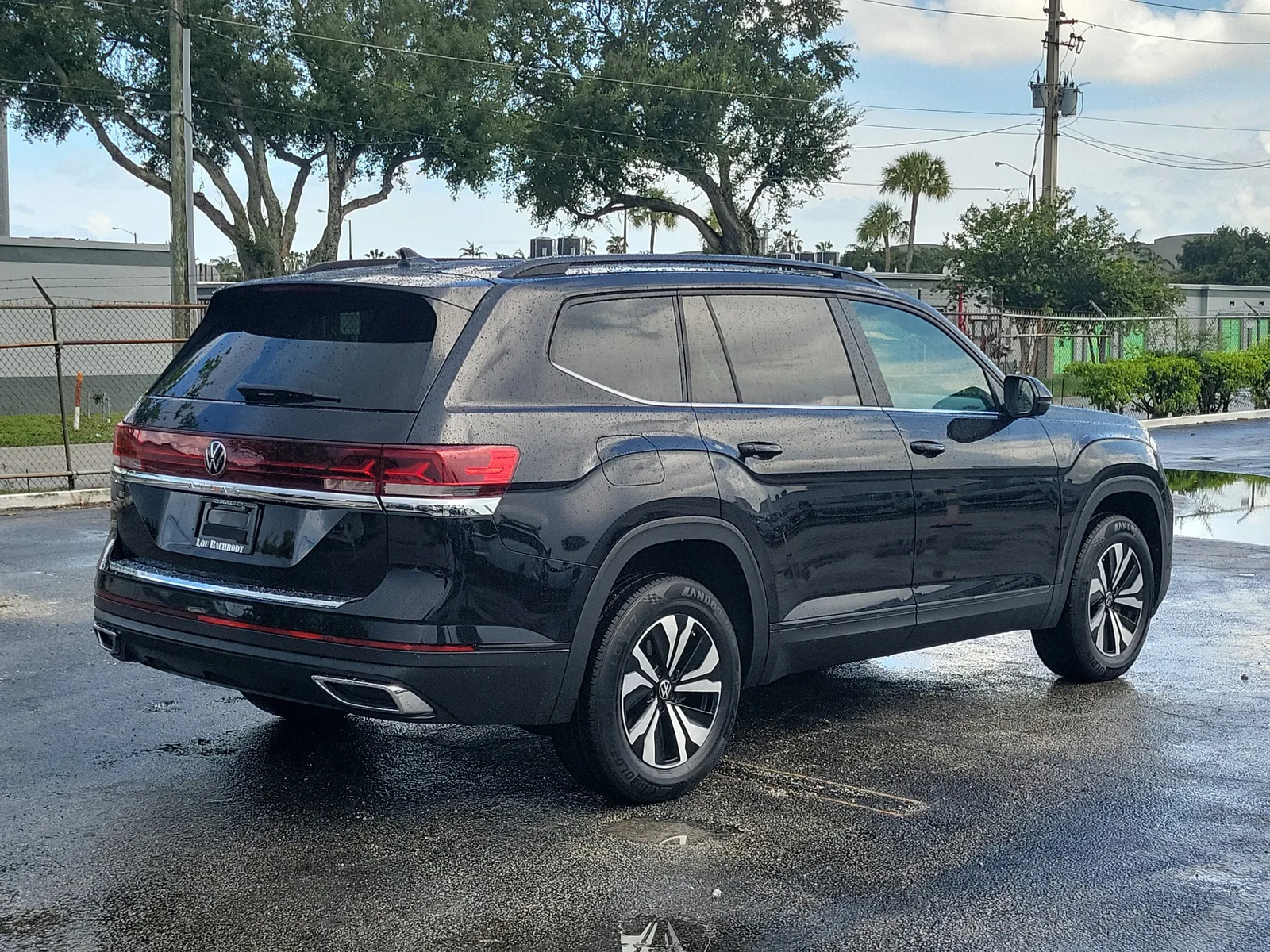 2024 Volkswagen Atlas 2.0T SE photo 3