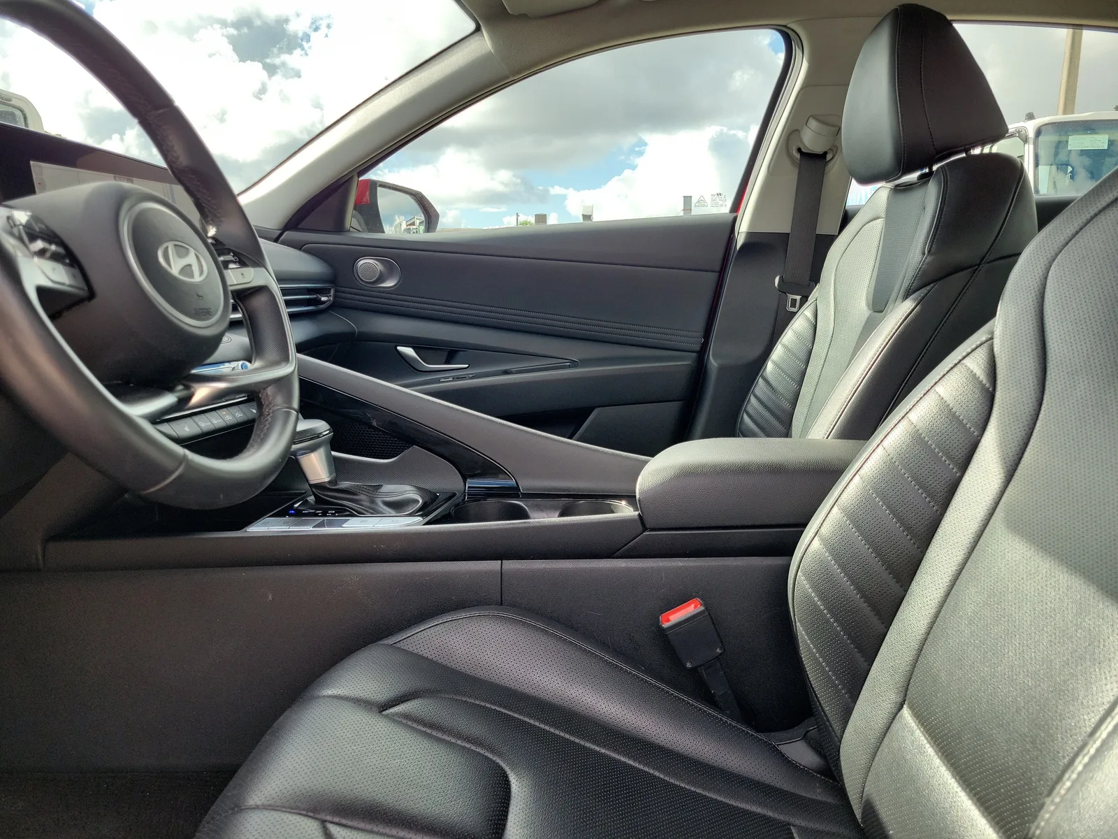 2025 Hyundai Elantra Limited photo 20