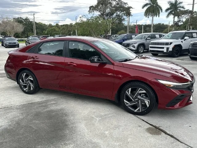 2025 Hyundai Elantra SEL Sport photo 18