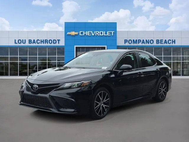 2023 Toyota Camry SE photo 3