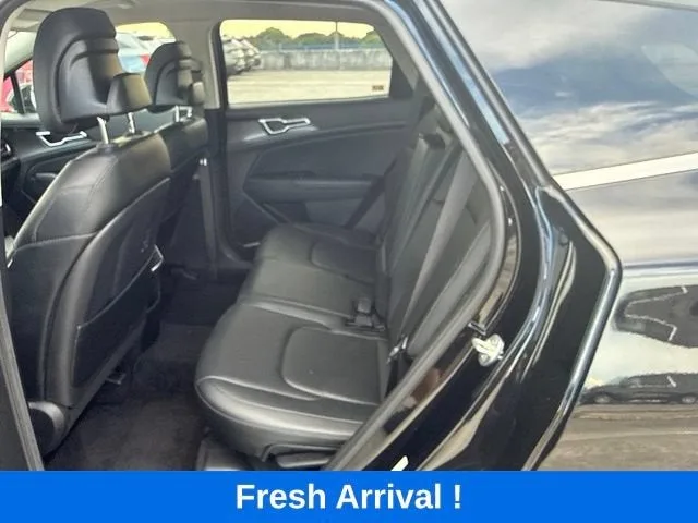 2023 Kia Sportage EX photo 3
