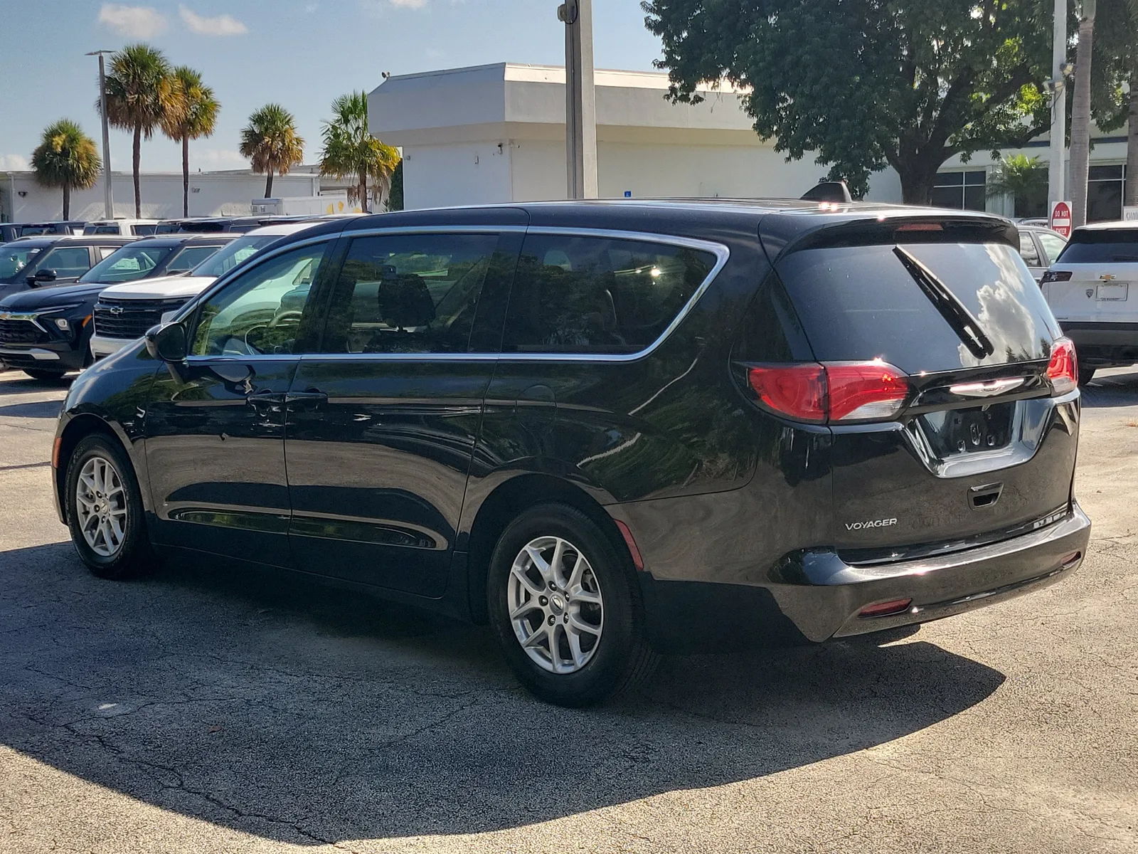 2023 Chrysler Voyager LX photo 5
