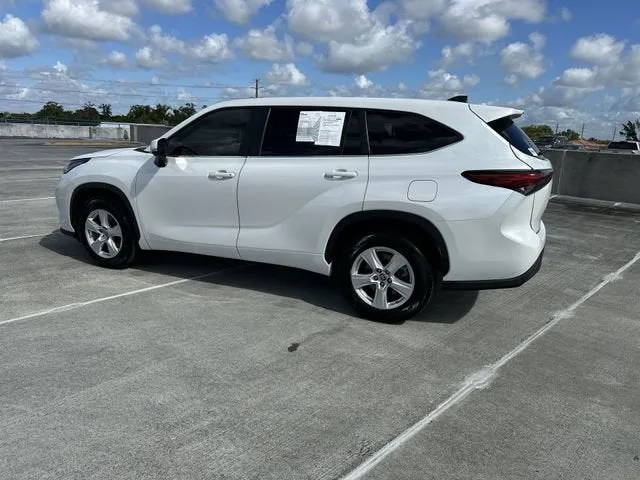 2023 Toyota Highlander L photo 34