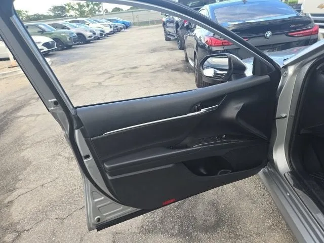 2023 Toyota Camry LE photo 13
