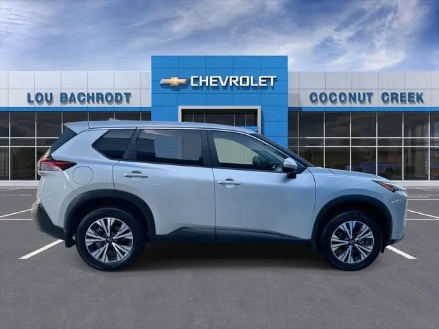 2022 Nissan Rogue SV photo 9