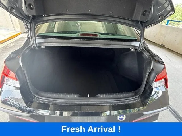 2025 Hyundai Elantra SEL Convenience photo 4