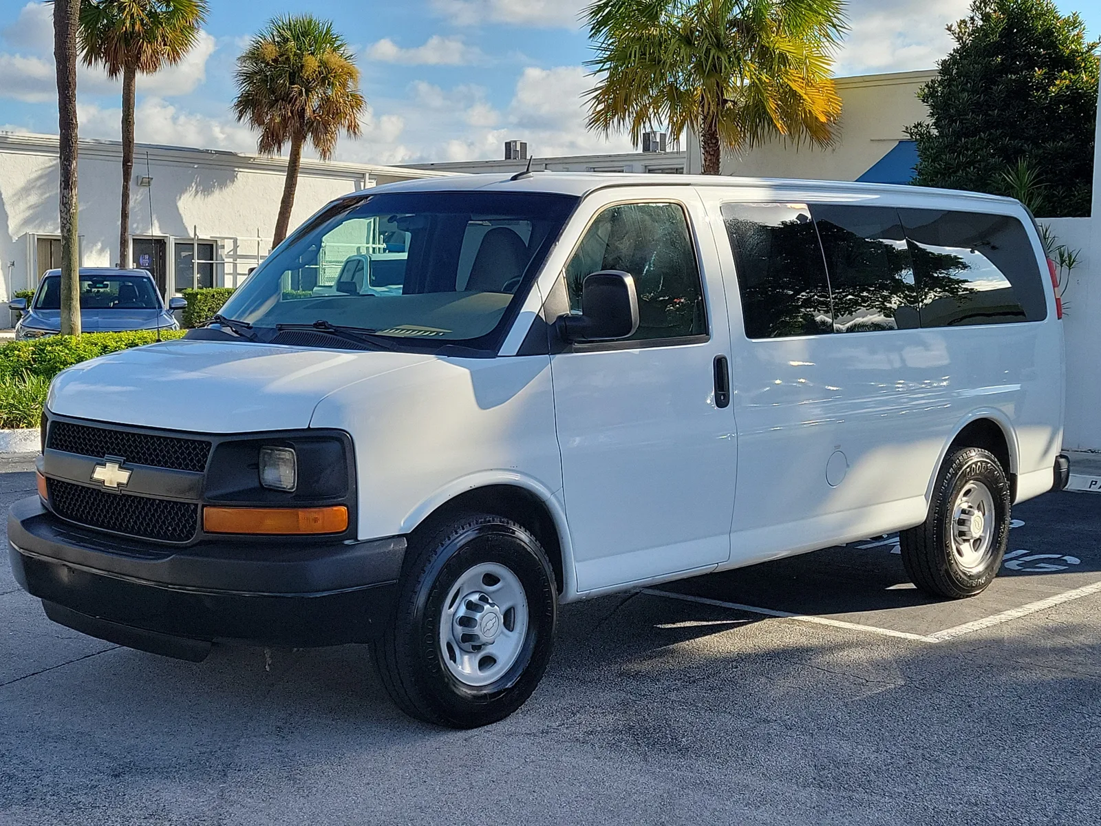 2014 Chevrolet Express Passenger 2500 LS photo 7