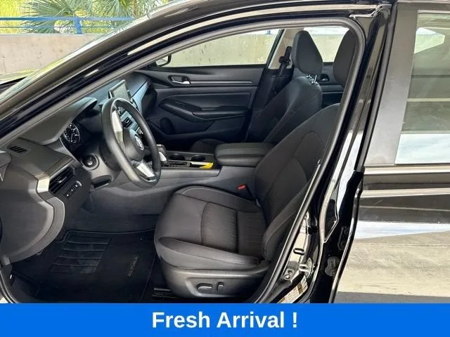 2025 Nissan Altima SV photo 2