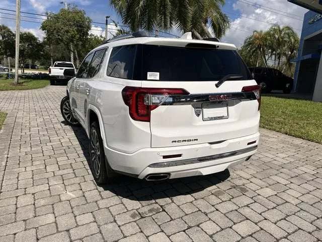 2021 GMC Acadia Denali photo 12