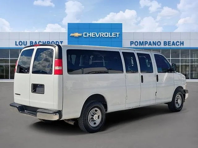 2019 Chevrolet Express Passenger 3500 LT photo 3