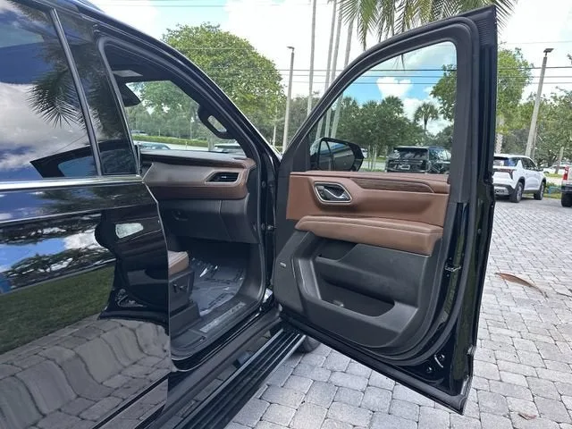 2024 Chevrolet Suburban High Country photo 23