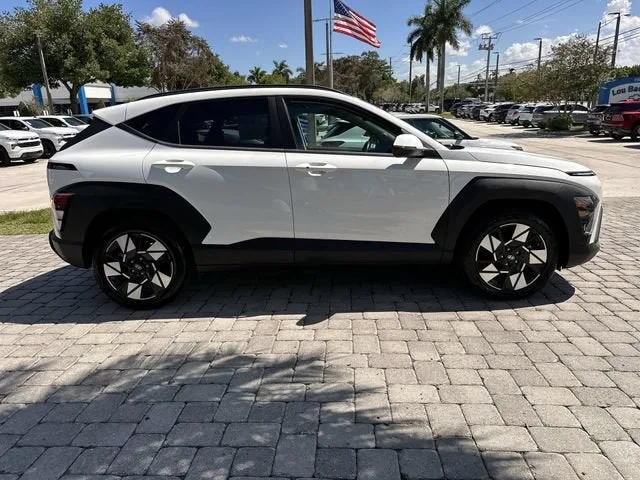 2025 Hyundai Kona SEL photo 14