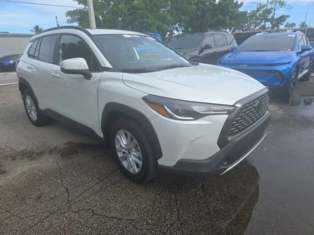 2022 Toyota Corolla Cross LE photo 8