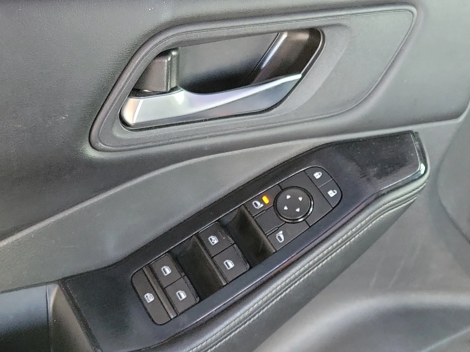 2025 Nissan Rogue SV photo 18