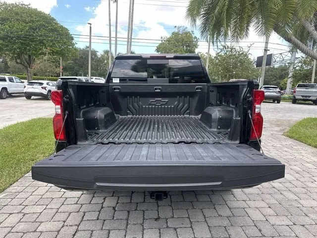 2024 Chevrolet Silverado 1500 RST photo 28