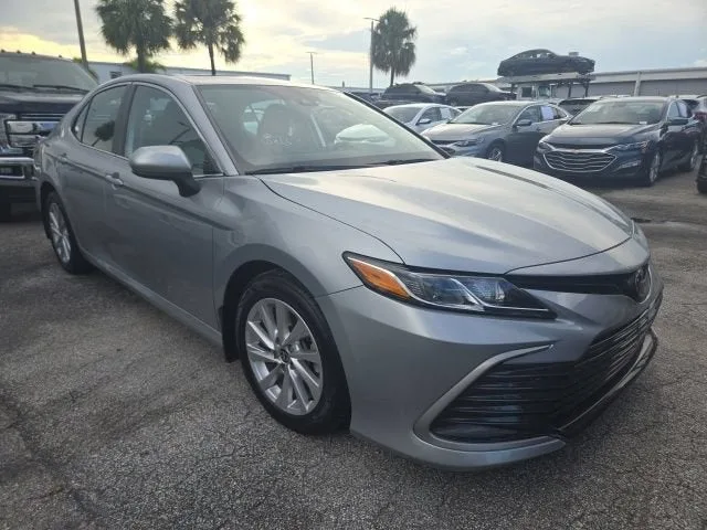 2023 Toyota Camry LE photo 5