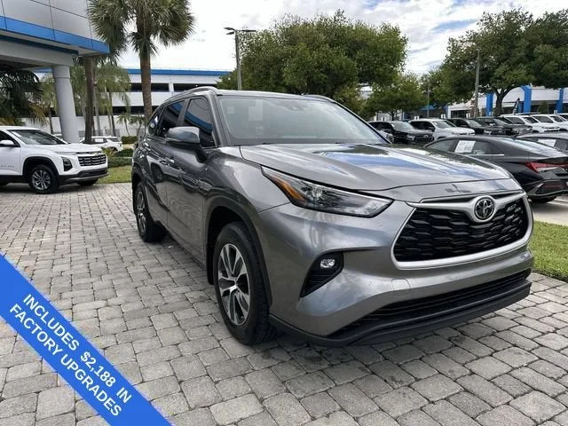 2025 Toyota Highlander LE photo 17