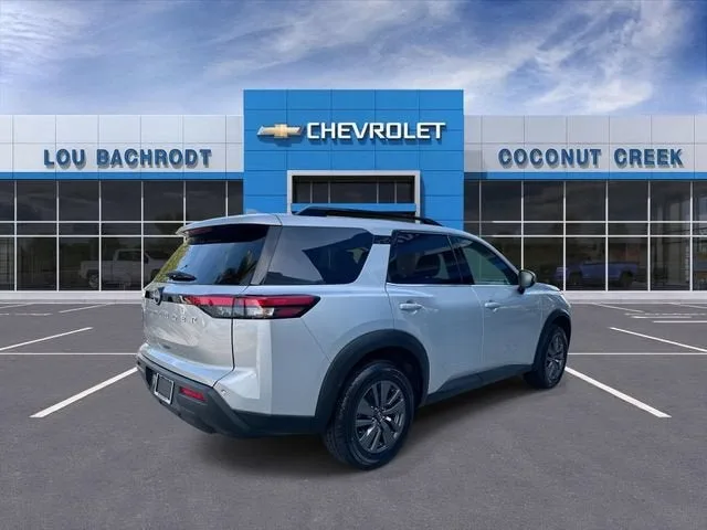 2025 Nissan Pathfinder SV photo 8