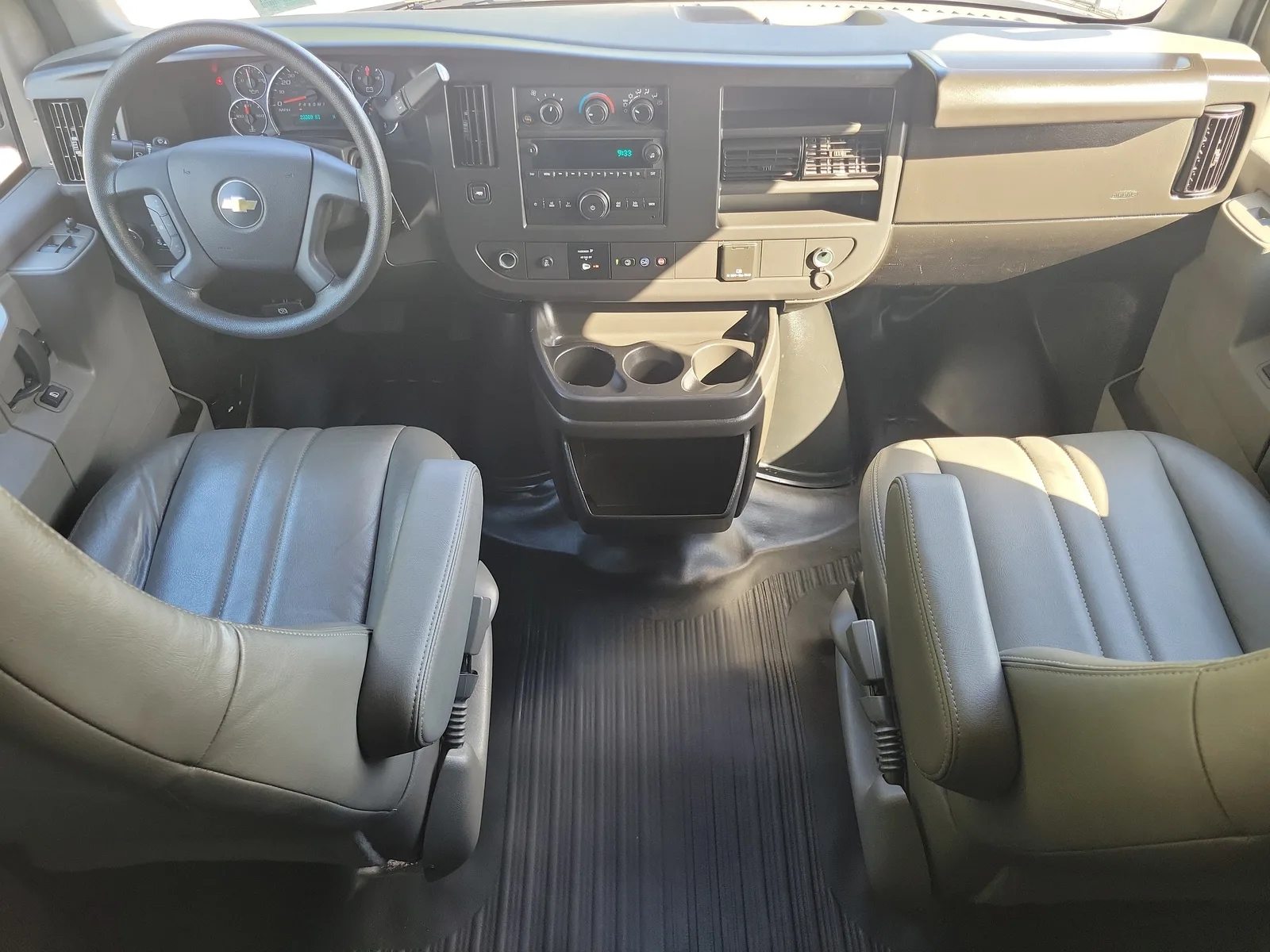 2025 Chevrolet Express Cargo WT photo 17