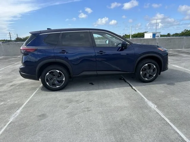 2024 Nissan Rogue SV photo 14