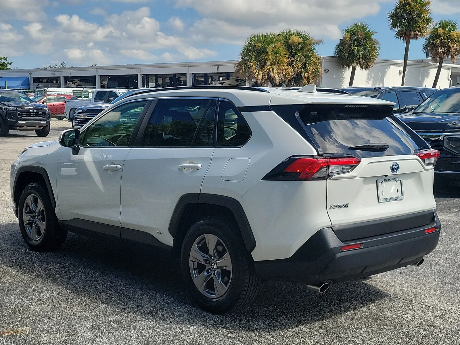 2023 Toyota RAV4 Hybrid XLE photo 5