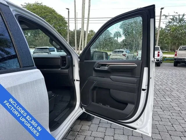 2023 Chevrolet Silverado 1500 RST photo 23
