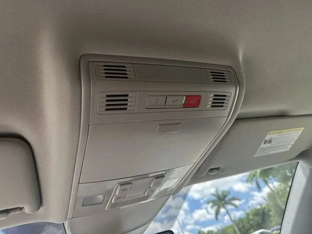 2024 Volkswagen Taos SE photo 25