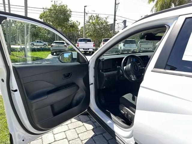 2025 Hyundai Kona SEL photo 22