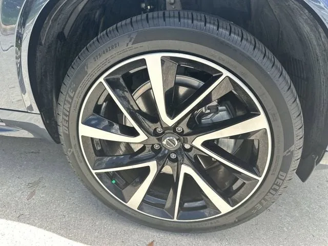 2023 Volvo XC90 Plus photo 11