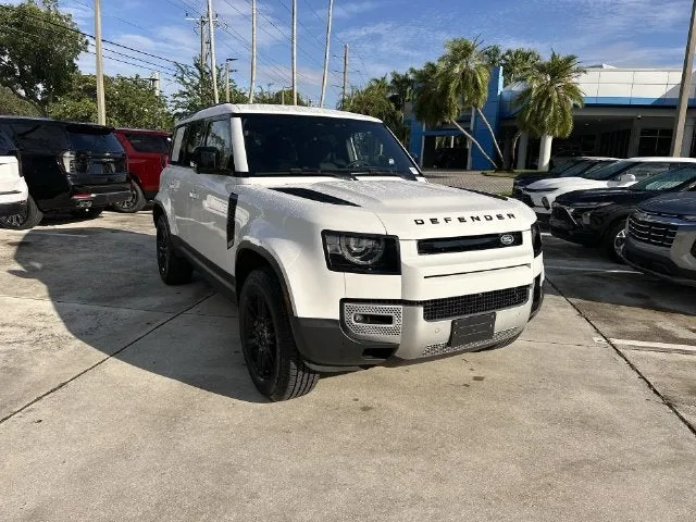 2025 Land Rover Defender S photo 17