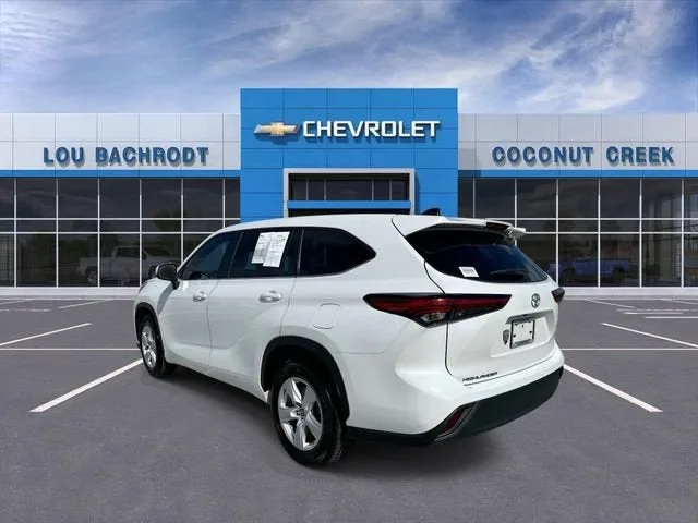 2023 Toyota Highlander L photo 6