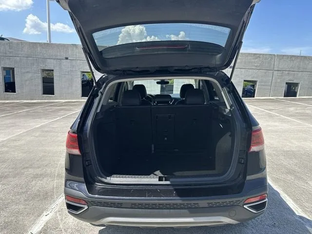 2024 Volkswagen Taos SE photo 28