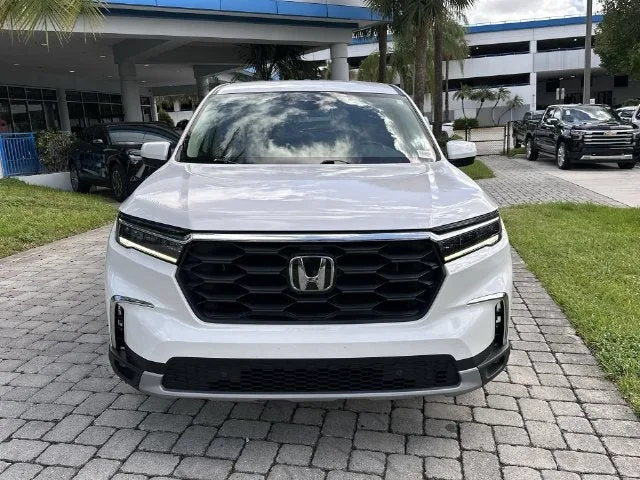 2024 Honda Pilot EX-L 7 Passenger photo 18