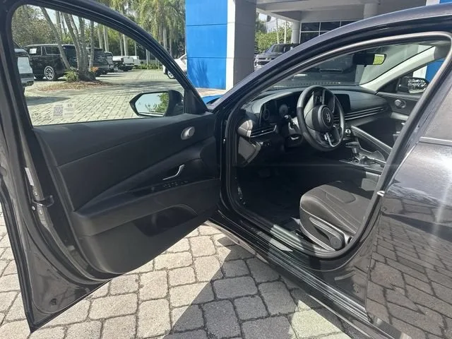 2024 Hyundai Elantra SEL photo 22