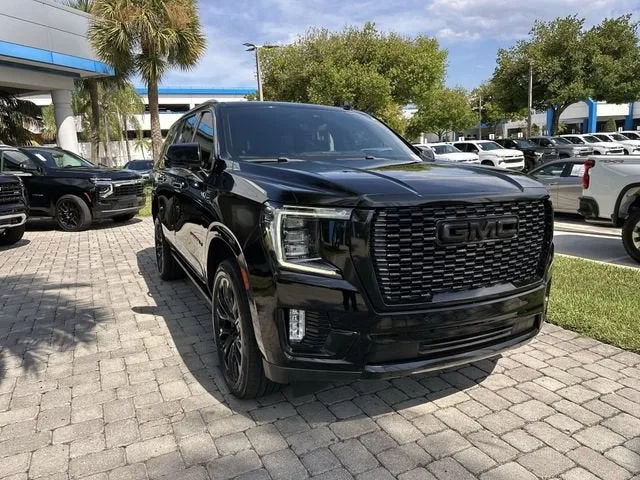 2021 GMC Yukon Denali photo 17
