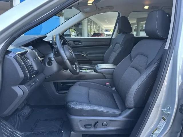 2025 Nissan Pathfinder SV photo 30