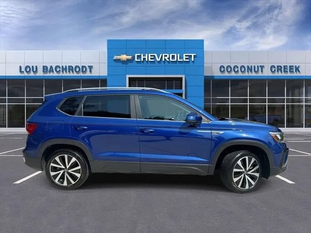 2024 Volkswagen Taos SE photo 9