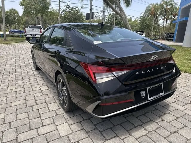 2025 Hyundai Elantra SEL Convenience photo 33