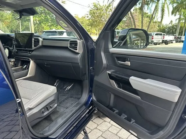 2022 Toyota Tundra 4WD Limited photo 23