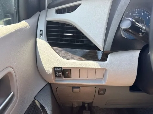 2020 Toyota Sienna XLE Auto Access Seat photo 10