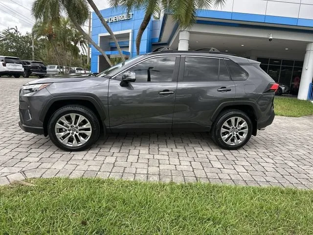 2024 Toyota RAV4 XLE Premium photo 31