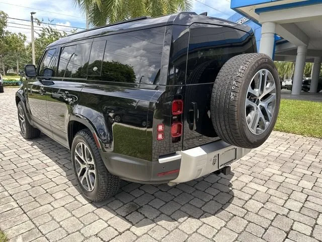 2023 Land Rover Defender SE photo 33