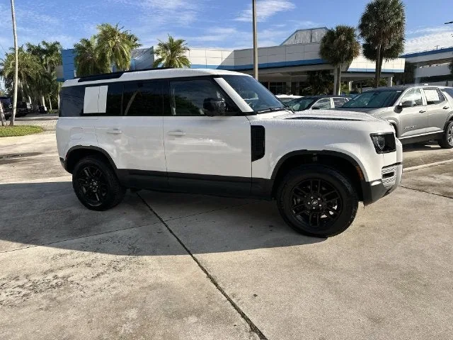 2025 Land Rover Defender S photo 15