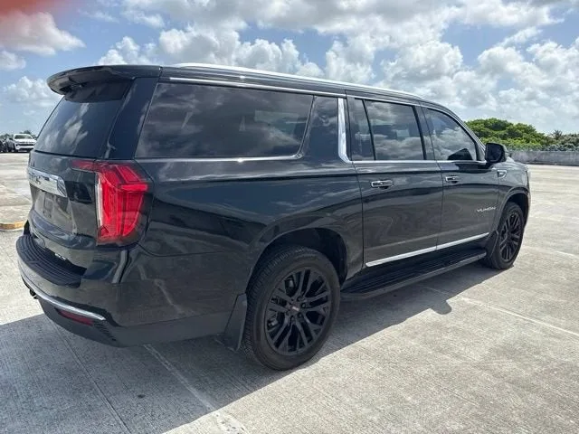 2023 GMC Yukon XL SLT photo 14