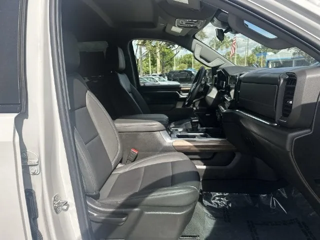 2024 Chevrolet Silverado 1500 RST photo 29