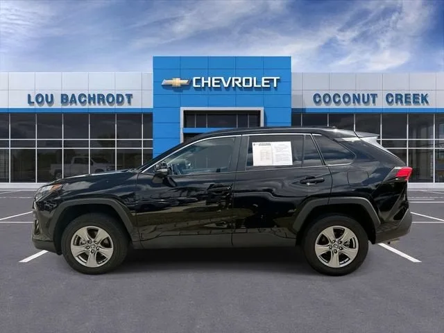 2024 Toyota RAV4 XLE photo 5