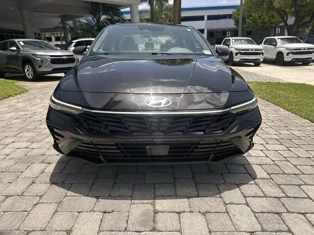 2025 Hyundai Elantra SEL Convenience photo 19